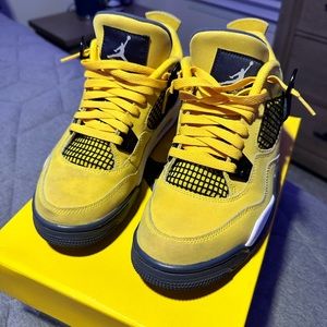 Air Jordan 4 Retro “Lightning”